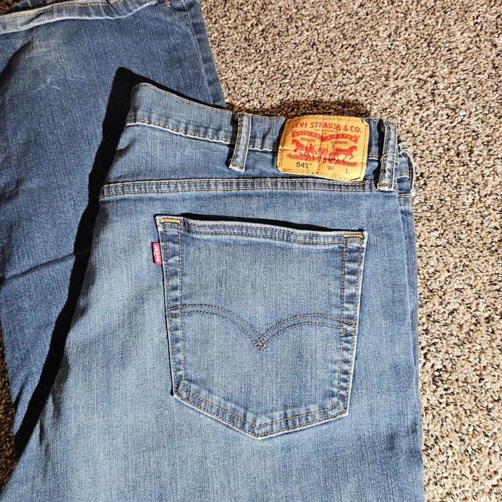 Levis 541 Athletic Taper Jeans Mens 42x34 Blue Denim Medium Wash 18757-0003